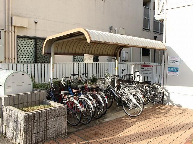 1R Apartment for Rent in Sakai, Osaka - No Deposit, Near Nakamozu Station - Thumbnail 4