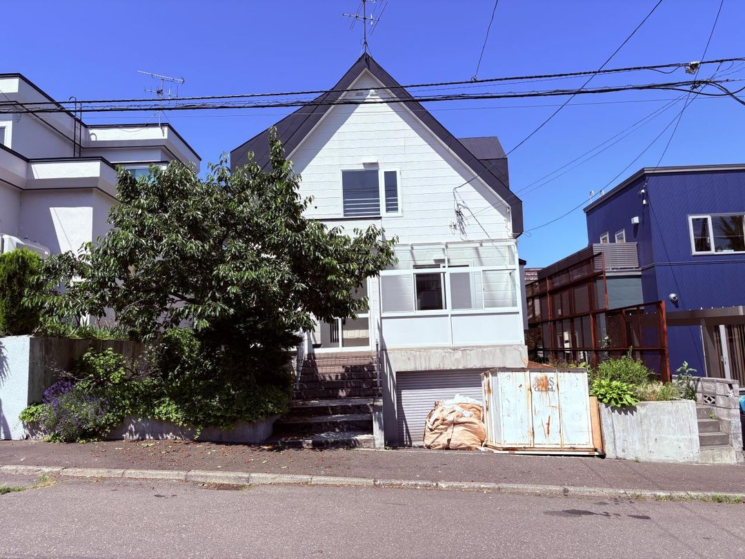 Renovated 3SLDK House for Sale in Sapporo's Nishi Ward - Image 1