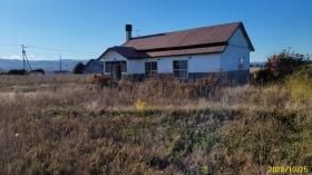 Large 1155 Tsubo Plot with Farmhouse in Asahikawa, Hokkaido - Thumbnail 3