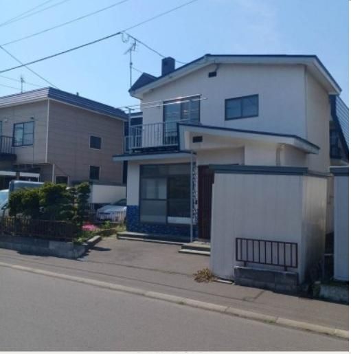 3LDK Detached House for Sale in Sapporo's Shiroishi Ward - Thumbnail 2