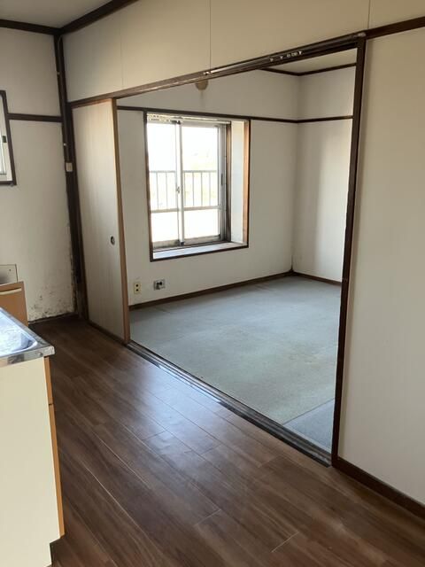 4K Apartment for Sale in Quiet Yokohama Residential Area - Thumbnail 3
