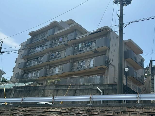 4LDK Apartment for Sale in Kitakyushu's Wakamatsu Ward - Image 1