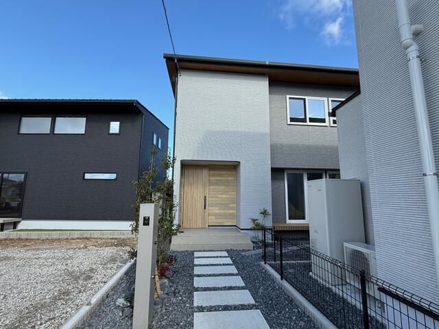 New 3LDK House with Solar & Sea Views in Shinmaiko, Chita - Thumbnail 2
