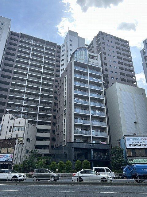 Renovated 4LDK Apartment in Taito-ku, Tokyo Viewmarks - Thumbnail 2