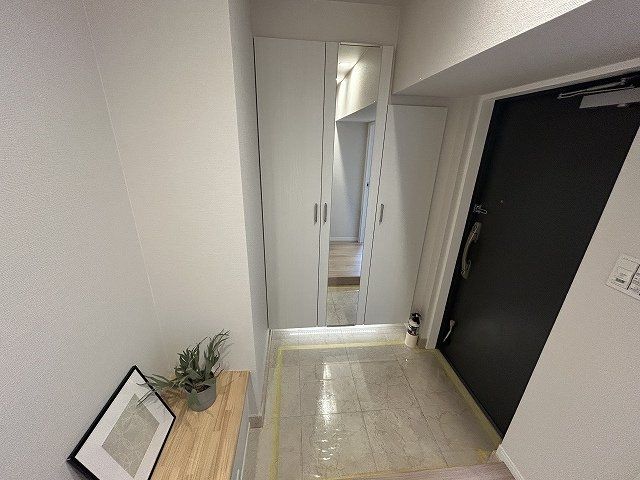 Renovated 4LDK Apartment in Taito-ku, Tokyo Viewmarks - Thumbnail 3