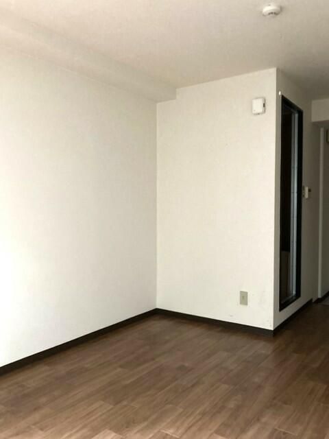 1R Apartment for Rent in Neyagawa, Osaka - 5 Min Walk to Station - Thumbnail 4