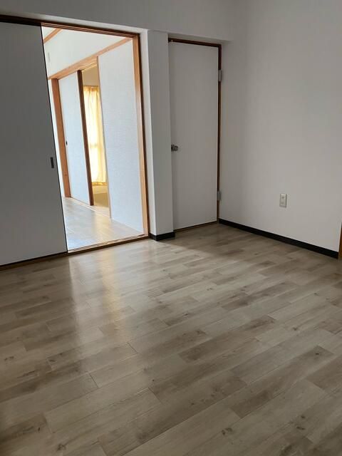 Renovated 2LDK Apartment for Rent in Yao City, Osaka - Thumbnail 2
