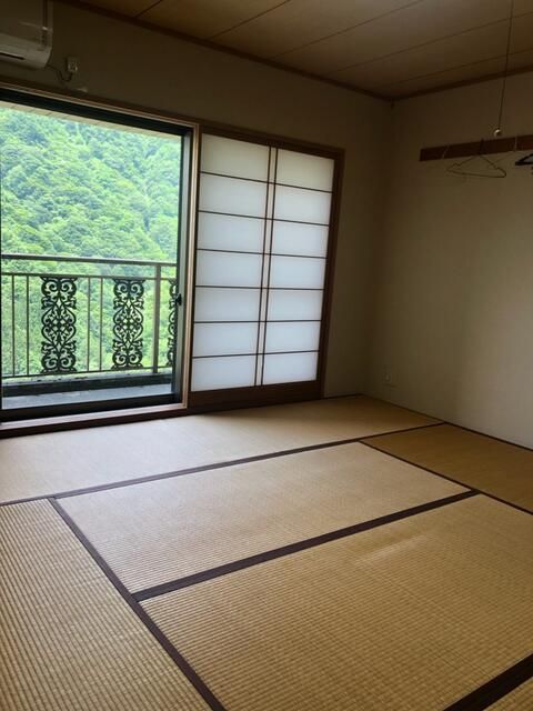 1LDK Top-Floor Apartment in Unazuki Onsen, Toyama - Thumbnail 4
