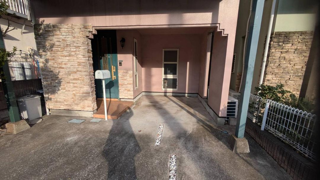 3-Story House for Sale in Zushi, Kanagawa with Parking - Image 1