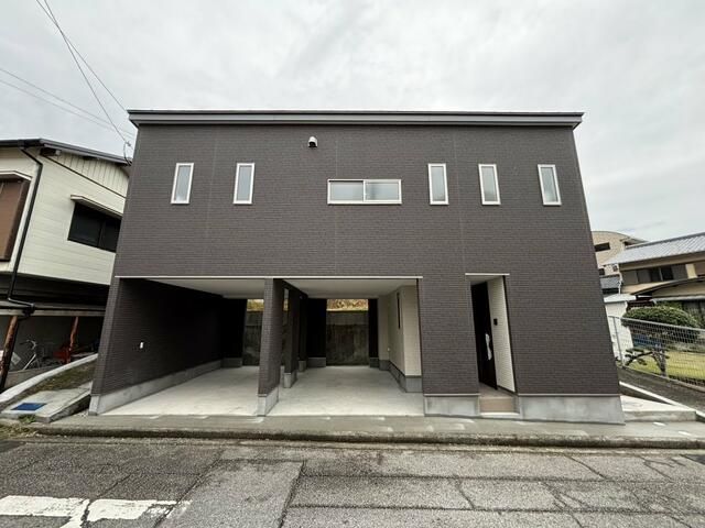 New 2SLDK House with Inner Garage in Kochi City - Thumbnail 2