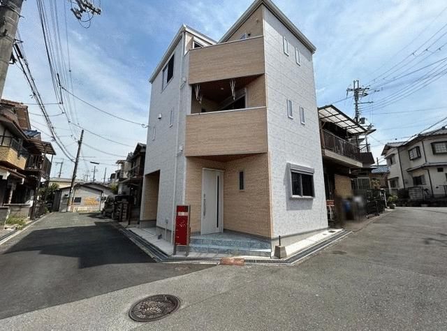 New 2022 4LDK House in Hirakata, Osaka with 10-Year Warranty - Image 1