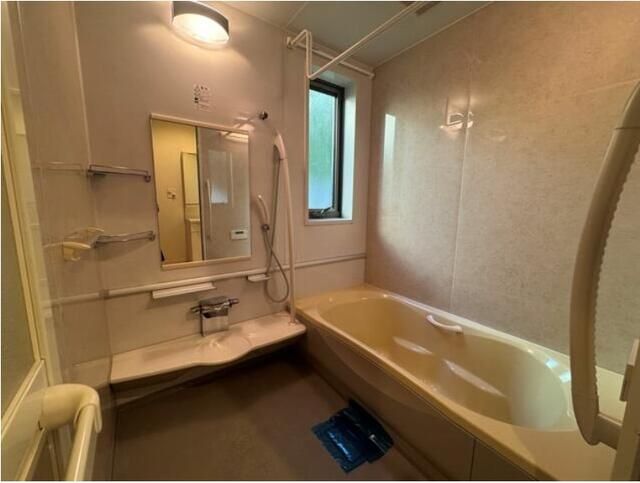 5SLDK House for Sale in Hiratsuka with Enclosed Veranda - Thumbnail 2