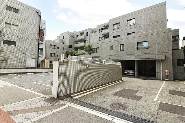 2SLDK Apartment for Sale in Tezukayama, Osaka with Office Space - Image 1