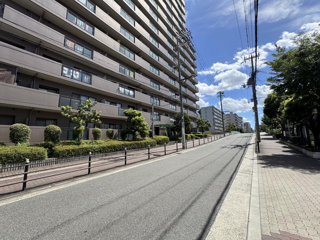 3LDK Osaka Condo with Huge Roof Balcony | 34.8M Yen - Thumbnail 2