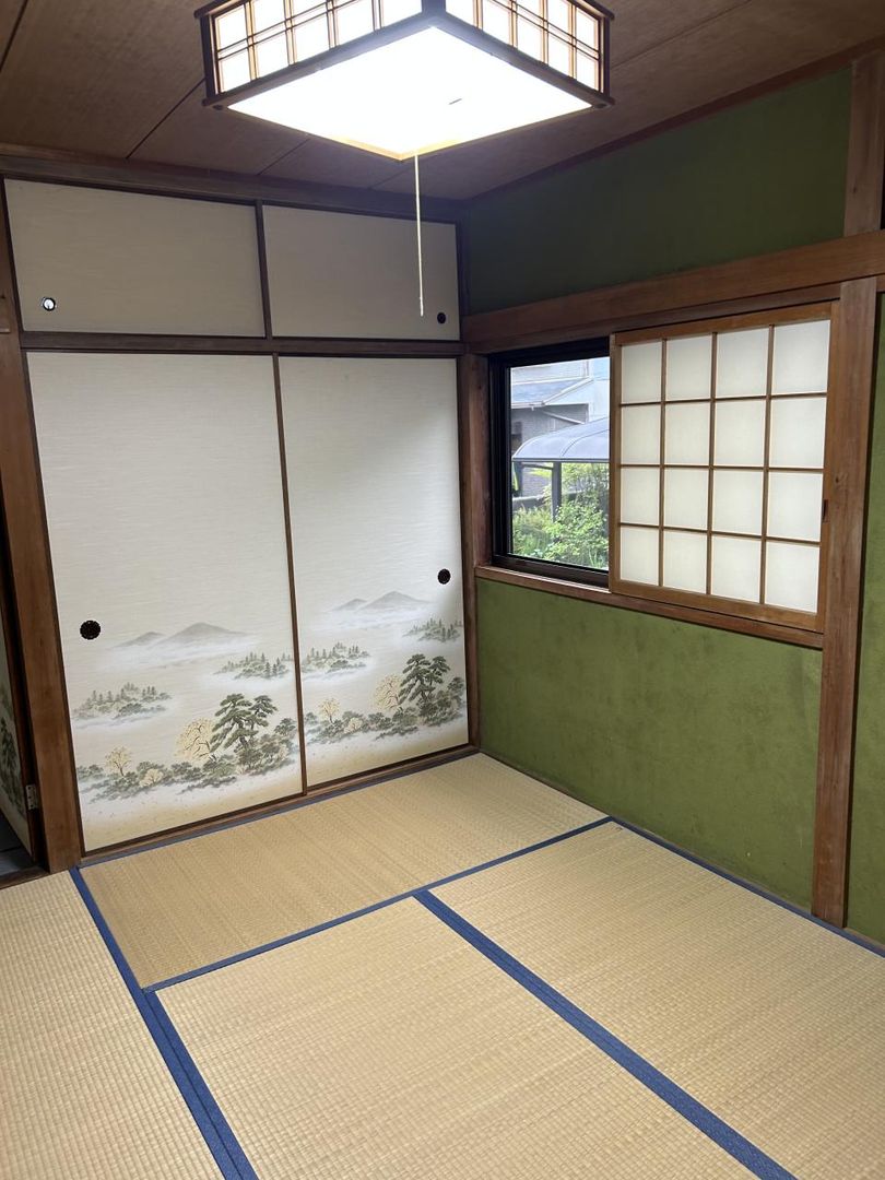 Renovated 5-Bedroom House in Daito, Osaka with Panoramic Views - Thumbnail 3