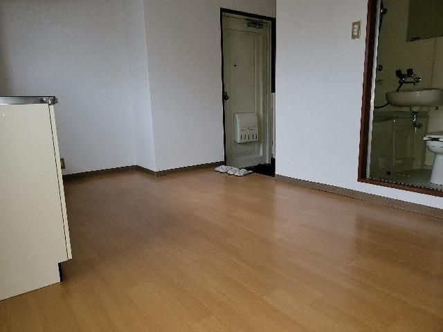 Renovated 1DK Apartment for Rent in Osaka's Juso, Yodogawa - Thumbnail 3