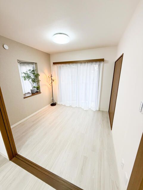 Renovated 1LDK Apartment for Sale in Meguro, Tokyo - Thumbnail 4