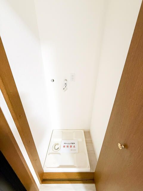 Renovated 1LDK Apartment for Sale in Meguro, Tokyo - Thumbnail 2