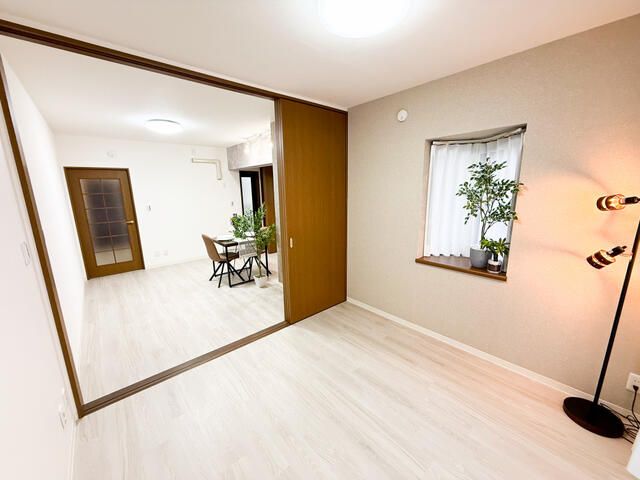 Renovated 1LDK Apartment for Sale in Meguro, Tokyo - Thumbnail 3