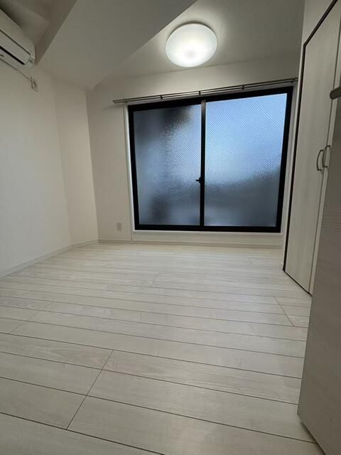 1DK Apartment for Sale in Ikebukuro Honcho, Toshima, Tokyo - Thumbnail 3