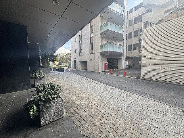 2LDK Apartment for Sale in Shinjuku, Tokyo - 64.64 sqm - Thumbnail 4
