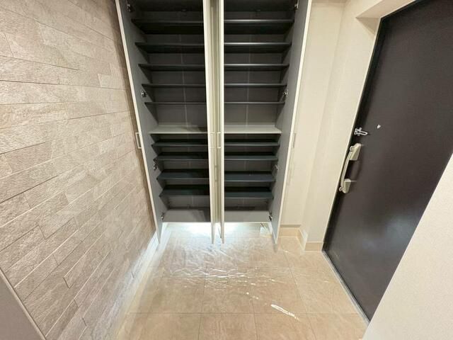 4LDK Ground Floor Apartment with Private Garden in Minoh, Osaka - Thumbnail 3