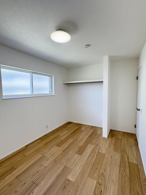 New 3LDK House for Sale in Takahama, Aichi with Vaulted Ceiling - Thumbnail 3