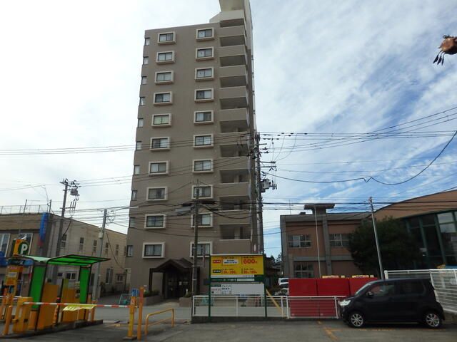 2DK Apartment for Sale in Akita City with 17-jo Living Room - Thumbnail 2
