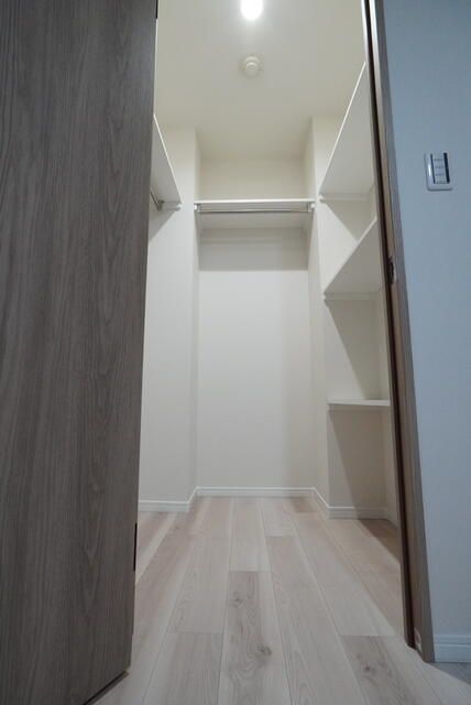 Renovated 3LDK Apartment for Sale in Toshima, Tokyo - Thumbnail 4