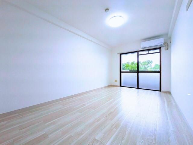 Renovated 1K Apartment Near Dogo Onsen, Matsuyama - Thumbnail 3