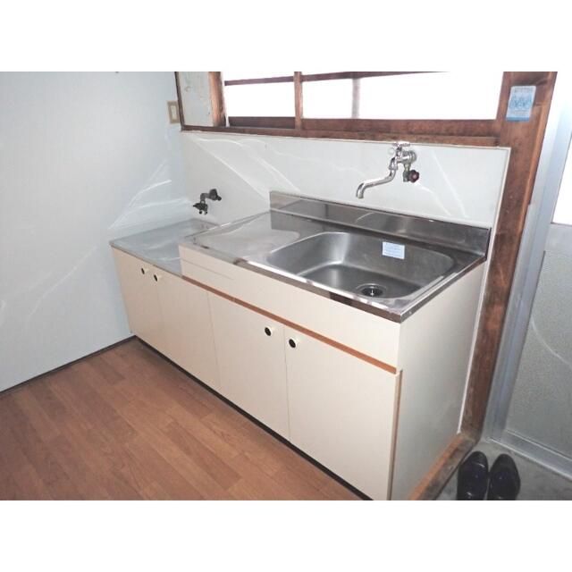 Pet-Friendly 2K Apartment in Wakayama with Introductory Rent Offer - Thumbnail 2
