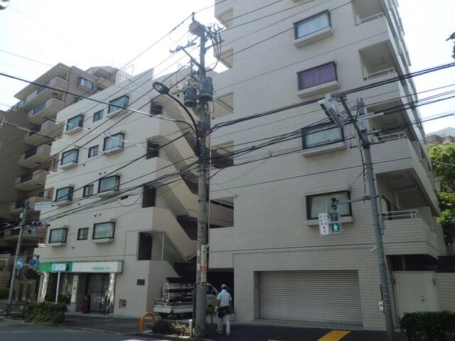 1K Apartment for Sale in Higashi-Nakano, Nakano, Tokyo - Thumbnail 2