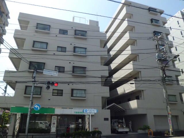 1K Apartment for Sale in Higashi-Nakano, Nakano, Tokyo - Thumbnail 3