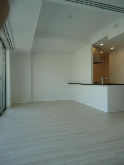 1LDK Apartment in Tokyo Bay City Tower, Minato Ward, Tokyo - Thumbnail 4