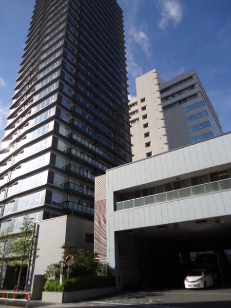 1LDK Apartment in Tokyo Bay City Tower, Minato Ward, Tokyo - Thumbnail 3