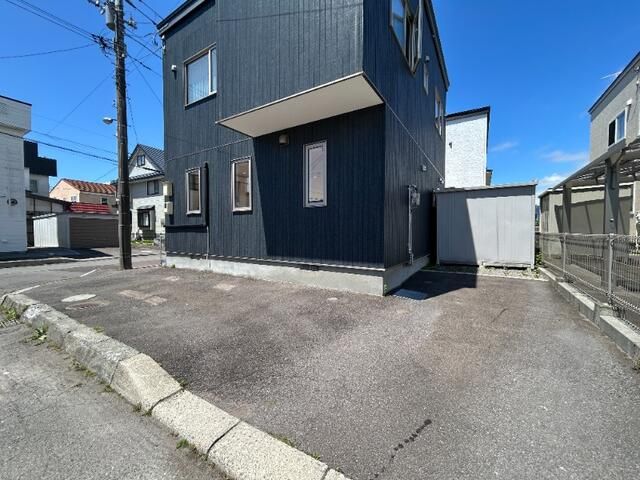 2017-Built 4LDK Corner House in Hakodate, Hokkaido - Thumbnail 2