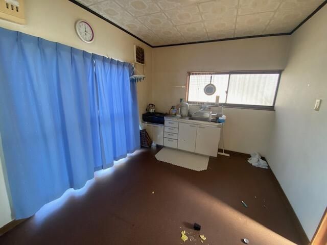 1LDK House with Large Garden for Sale in Shin-nihama, Ehime - Thumbnail 4