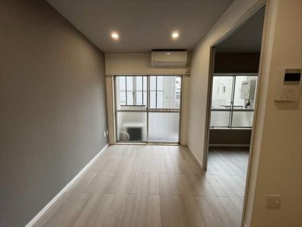 Renovated 1DK Apartment for Sale in Azabujuban, Tokyo - Thumbnail 4