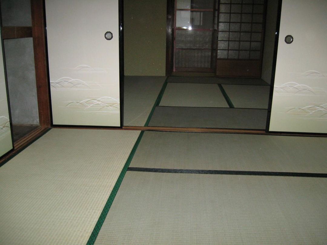 2DK Apartment with Garden in Tsurumi, Osaka | 40,000 Yen - Thumbnail 3