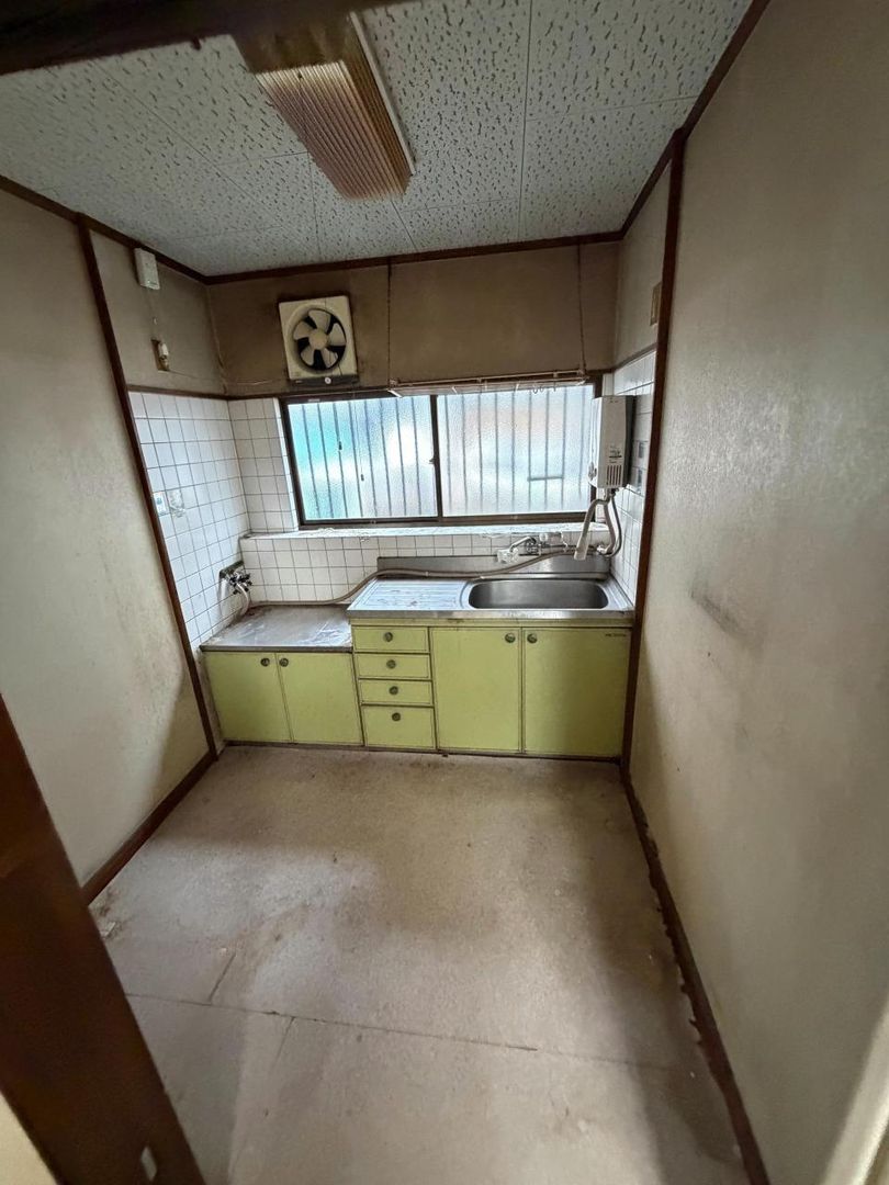 3DK Terrace House for Sale in Neyagawa, Osaka - Thumbnail 3