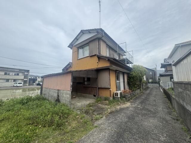 4LDK Resale House in Komatsushima, Tokushima - Thumbnail 2