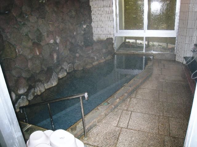 1K Apartment with Shared Onsen in Yonago's Kaike Onsen, Tottori - Thumbnail 4