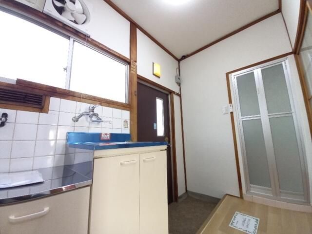 Wakayama City 2K Apartment for Rent - 3-Month 10,000 Yen Campaign - Thumbnail 4
