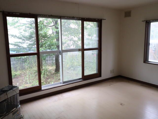 4LDK House with Roof Balcony in Sapporo's Minami Ward - Thumbnail 4