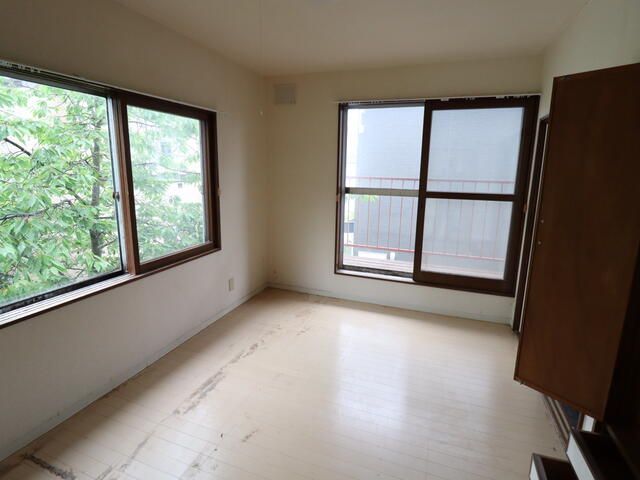 4LDK House with Roof Balcony in Sapporo's Minami Ward - Thumbnail 3