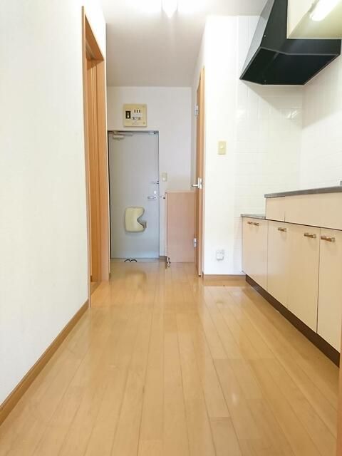 1K Apartment for Rent in Kitsuki, Oita - 12,000 Yen - Thumbnail 4