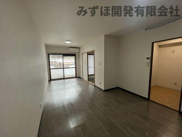 Renovated 2LDK Apartment in Yamagata City with New Bathroom - Thumbnail 3