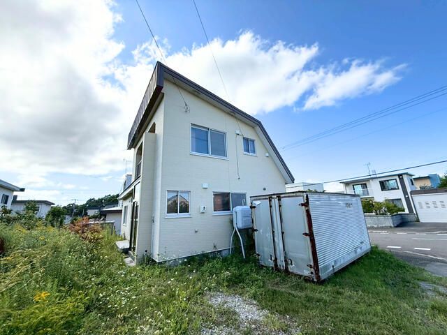 4SLDK Corner Lot House in Kitahiroshima with Renovated Exterior - Thumbnail 2