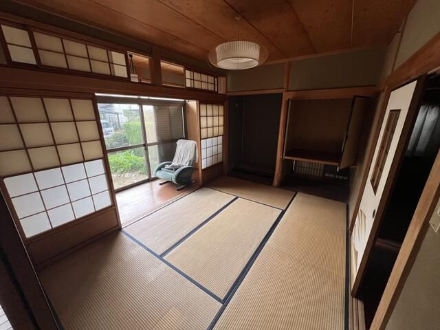 4LDK Japanese House with Garden & Mountain Views in Chihayaakasaka - Thumbnail 4