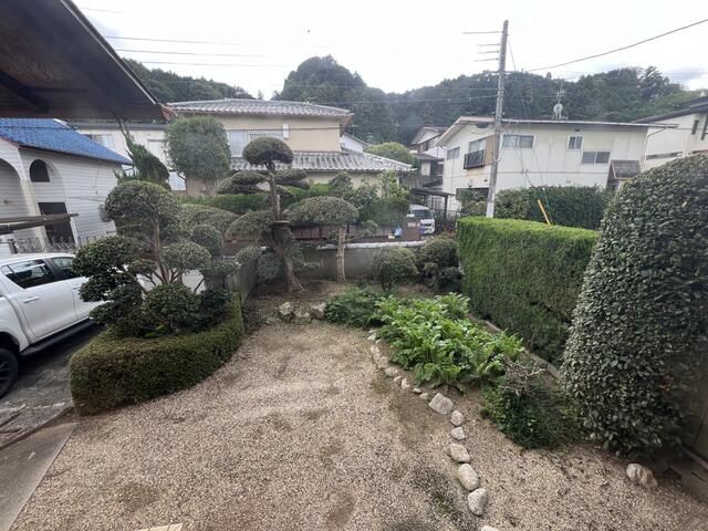 4LDK Japanese House with Garden & Mountain Views in Chihayaakasaka - Thumbnail 3